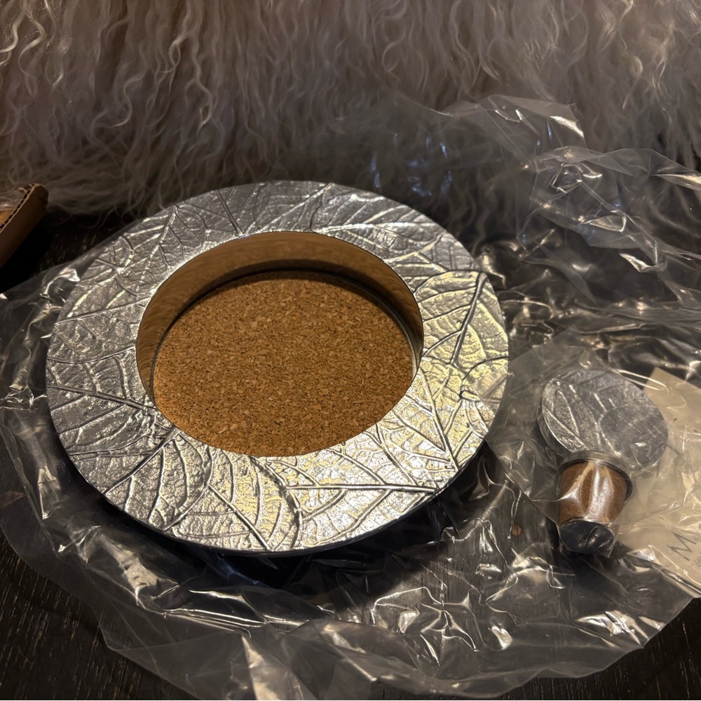 NWT - Vintage Michael Aram Forest Leaf Round Wine Coaster &  Stopper Set